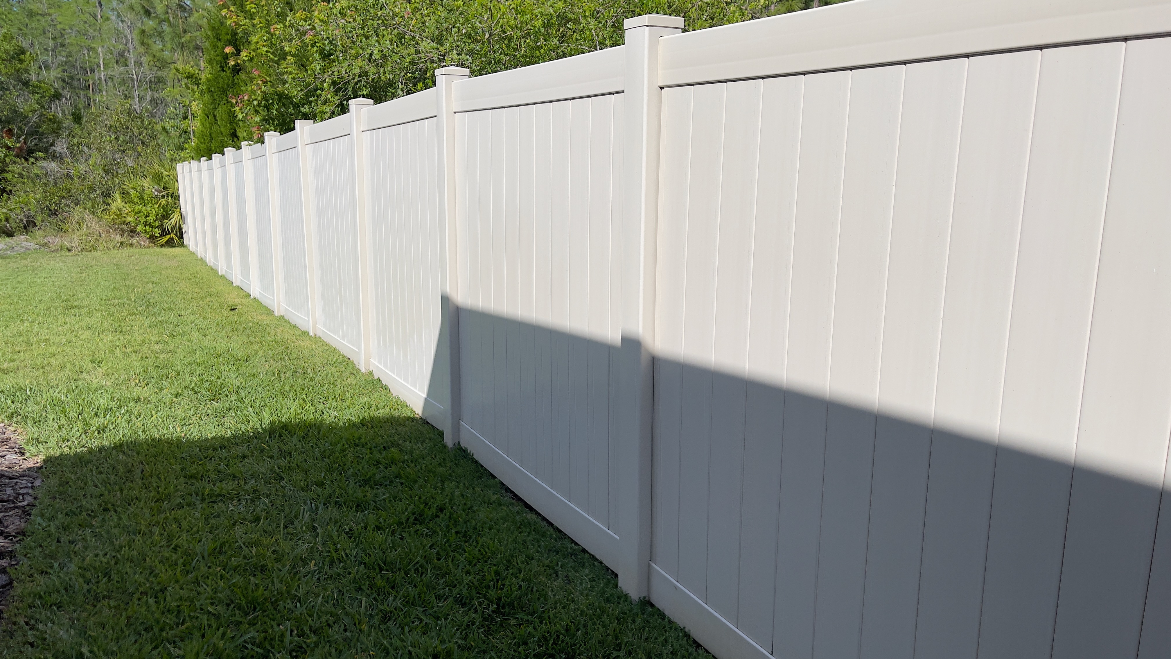 Fence cleaning result in Tampa on a residential fence surface