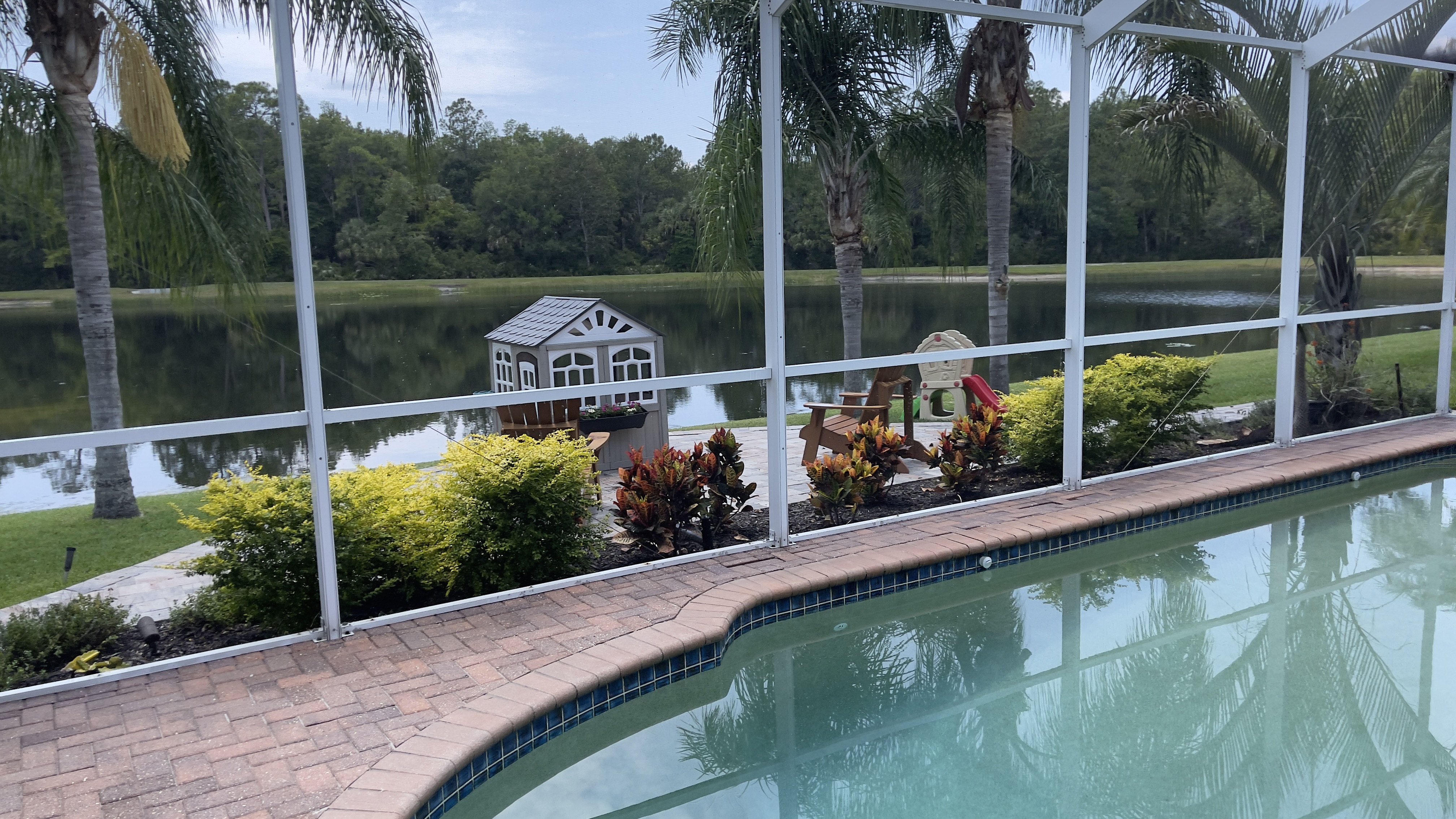 Screen enclosure and poolside cleaning result in Tampa